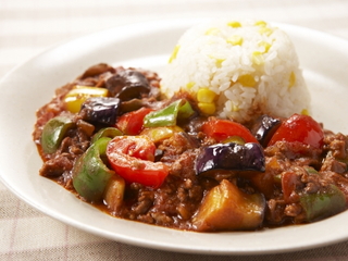 夏野菜のスパイスカレー なす、パプリカ、トマト、枝豆、オクラ、玉ねぎ