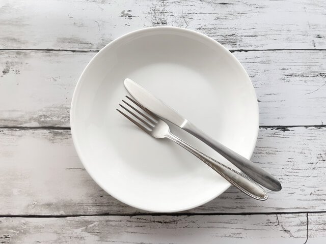 ごちそう本舗 豆知識フランス料理豆知識 テーブルマナー編 -ナイフとフォークの正しい使い方