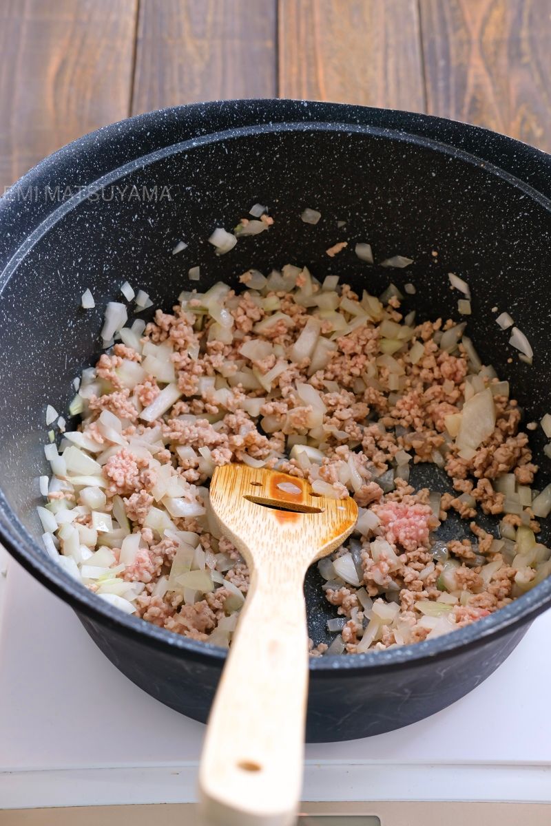 セブンプレミアム “すみれ味噌ワンタンスープ” 本店限定のメニューを再現した濃厚な一杯きょうも食べてみました