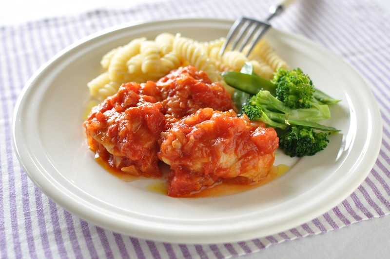トマト缶で作る。鶏肉のトマト煮込み