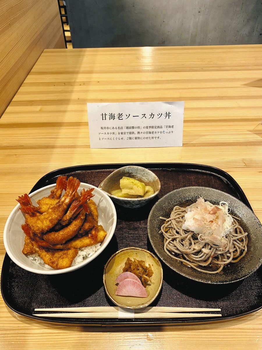 今日のお昼ご飯🍙は東京都昭島市🐳にある'かつや東京昭島店🐷'の海老タレカツと親子丼の合い盛り丼🥚🐣期間限定メニューです。かつやなのにとんかつ🐷の要素がないですが海老カツ?いえいえ、これはエビフライ🍤です👍 なぜ親子丼のとのコラボなのかも微妙ですが