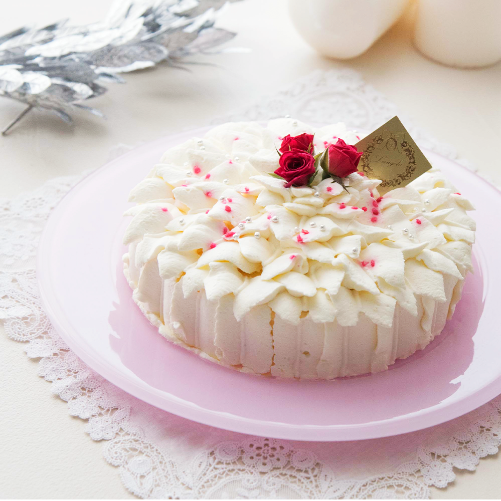 スフレチーズケーキ Soufflé Cheesecake • • 何十年も同じレシピで作っている我が家のスフレチーズケーキトップは必ず立派にひび割れます😅 ツルンとしたトップのスフレチーズケーキの美しさに見惚れつつこのひび割れ部分にアプリコットジャムが染み込んで行くのがいい