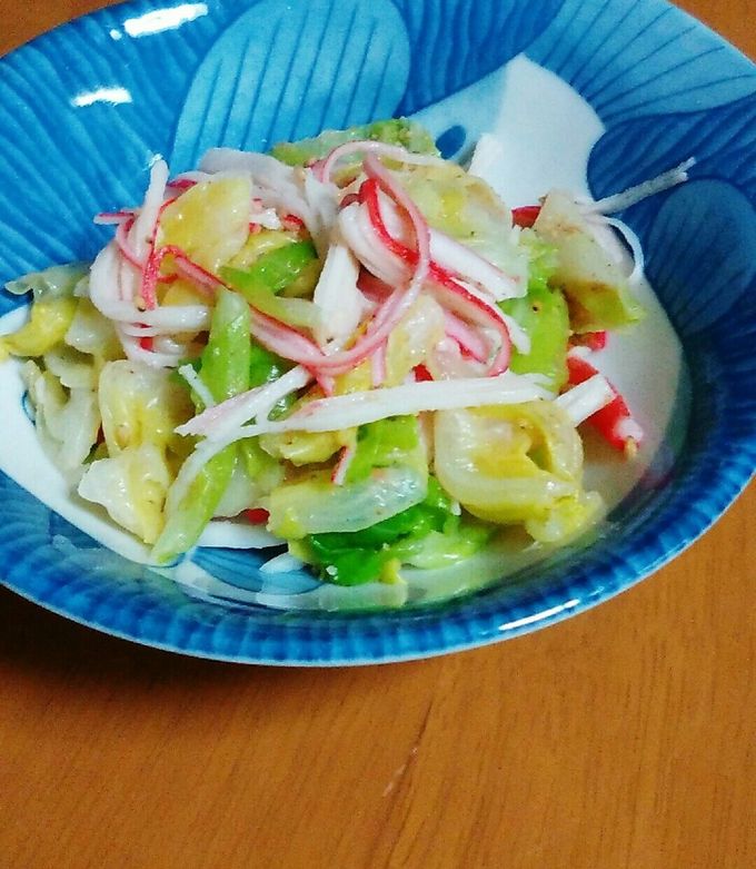 10分で出来る！ カニかまぼことキャベツのやみつきサラダ