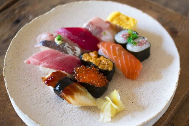 1 24 ドールハウス ミニチュア 手作りキット セット 英語説明書 猫 のお寿司屋さん 寿司 和食 和風 リアル フード LEDライト 猫のお寿司屋さん: ドールハウスと雑貨 moin moin - 通販 - Yahoo!ショッピング