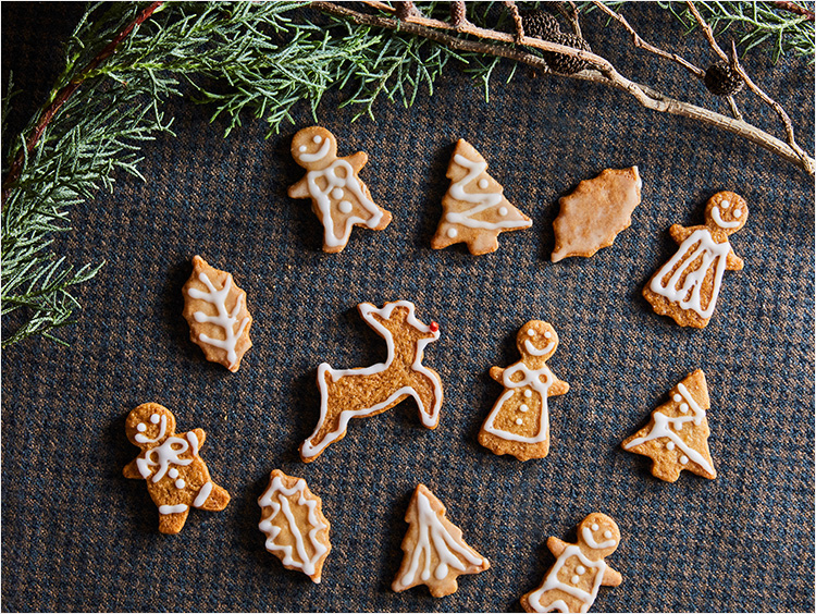 クリスマス ジンジャーブレッドマンクッキー 女の子 の水彩イラスト水彩の挿し絵屋さん