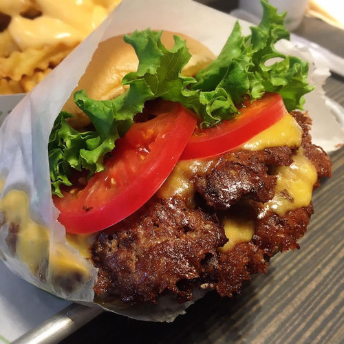 デブる、デブれば、デブる時、シェイクシャックのハンバーガーを食らおう！Mr.スナフキン