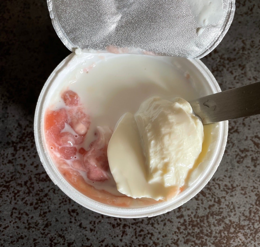 オイコスで濃厚アイス作り方いちごアレンジ味変TikTok