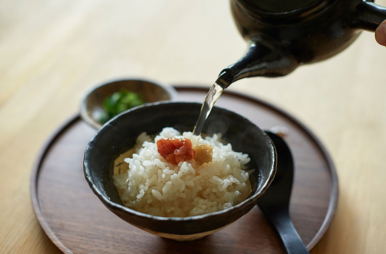 楽天市場 梅干専門店の贅沢茶漬け 紀州南高梅入 1袋勝喜梅 しょうきばい 梅干 うめ ご褒美 自宅 : 勝僖梅 楽天市場店