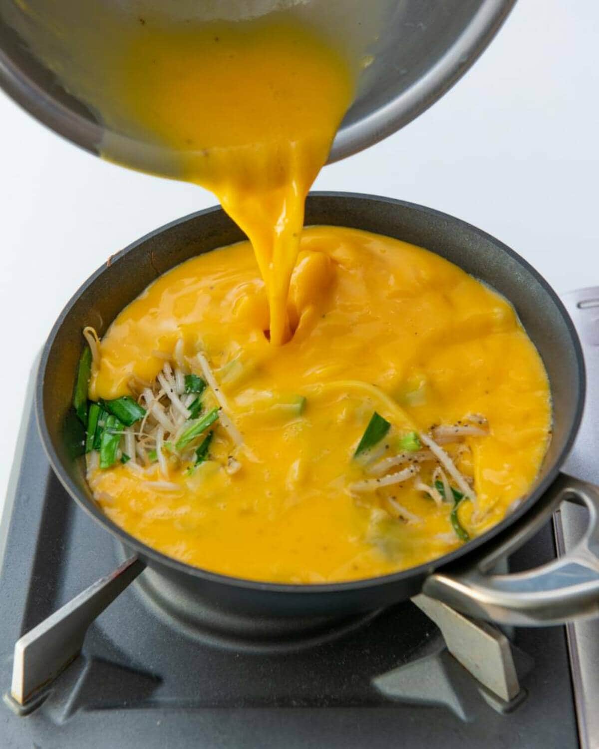 志麻さんのスパニッシュオムレツのレシピ。野菜たっぷりで最高！ - LIFE.net