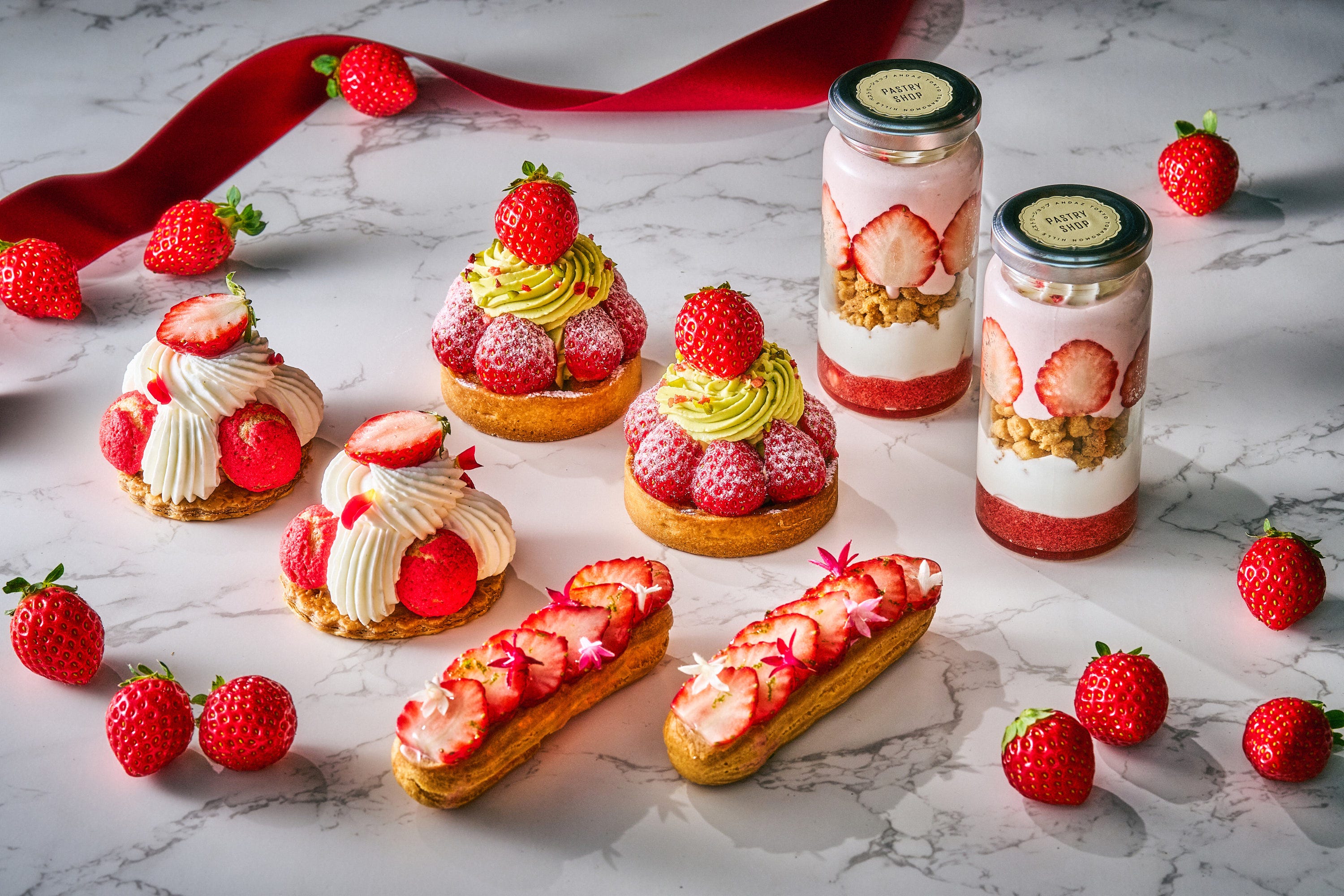 ベリーを使ったワッフルコーンとマカロンアイス！セブン‐イレブン「メゾンカカオ」共同開発スイーツ