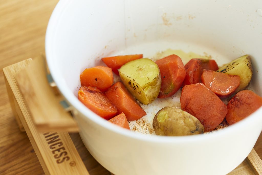 お肉とろける特選ビーフシチュ