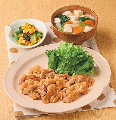 🍳 豚の生姜焼き 紫玉ねぎのマリネ かぼちゃサラダ 大根と豆腐と油揚げの味噌汁 生姜焼きのタレは玉ねぎのすりおろし 入りです😊🧅かぼちゃサラダは冷凍かぼちゃを使用しました🎃料理 夜ご飯 夕飯 自炊 自炊生活 料理記録 ごはん記録 献立 生姜焼き 豚の生姜焼き 生姜