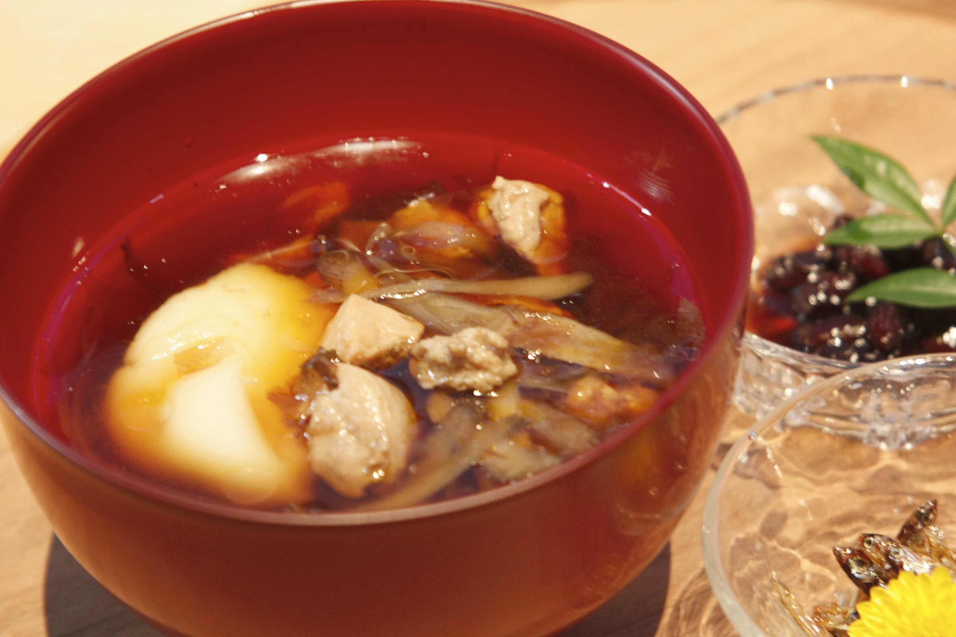 1年のはじまりはお出汁と鶏肉のうまみでしみじみおいしい北海道版お雑煮で。コープさっぽろの広報誌 Cho-co-tto ちょこっと