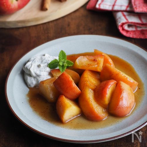 リンゴのシナモン煮