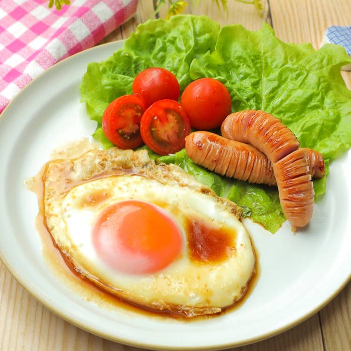 ボリューム満点！主役級の美味しさ！カリカリ目玉焼きとツナのサラダの作り方