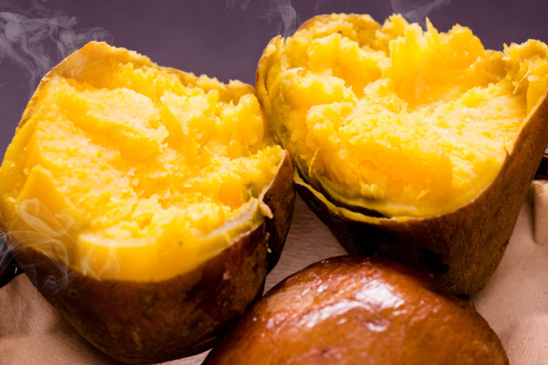 焼き芋」の写真素材26,990件の無料イラスト画像Adobe Stock