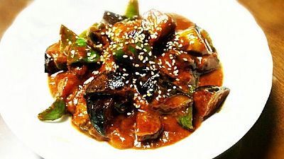 なすと玉ねぎとピーマンの赤味噌炒め