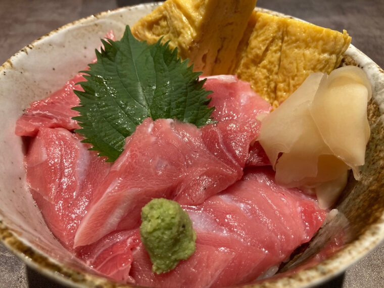 たっぷりマグロが食べられる「県産生まぐろ丼専門店 つなや食堂」 南城市OKITIVE