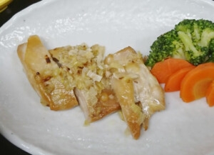 鶏手羽中の塩焼きのつくり方。暑い日のおつまみに、シンプルにすだちを添えて松田美智子の季節の仕事