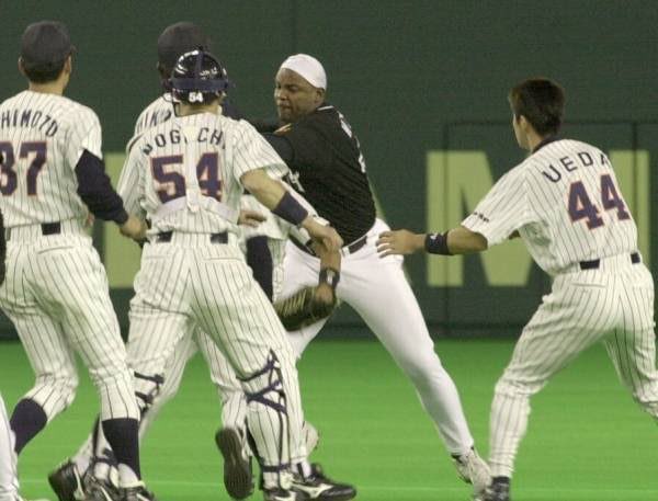 福岡ダイエーホークス ミッチェル外野手 - YouTube