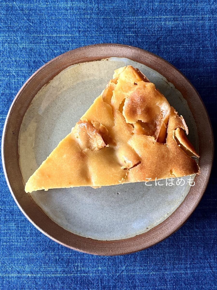 米粉りんご蒸しパン, ＜材料＞, ・りんご1 4 70g , ・米粉50g,・ベーキングパウダー2g, ・塩0.25g, ・無糖ヨーグルト40g, ・オリゴ糖20g, ・卵 1個, ＜作り方＞, ①りんごを角切りにする,