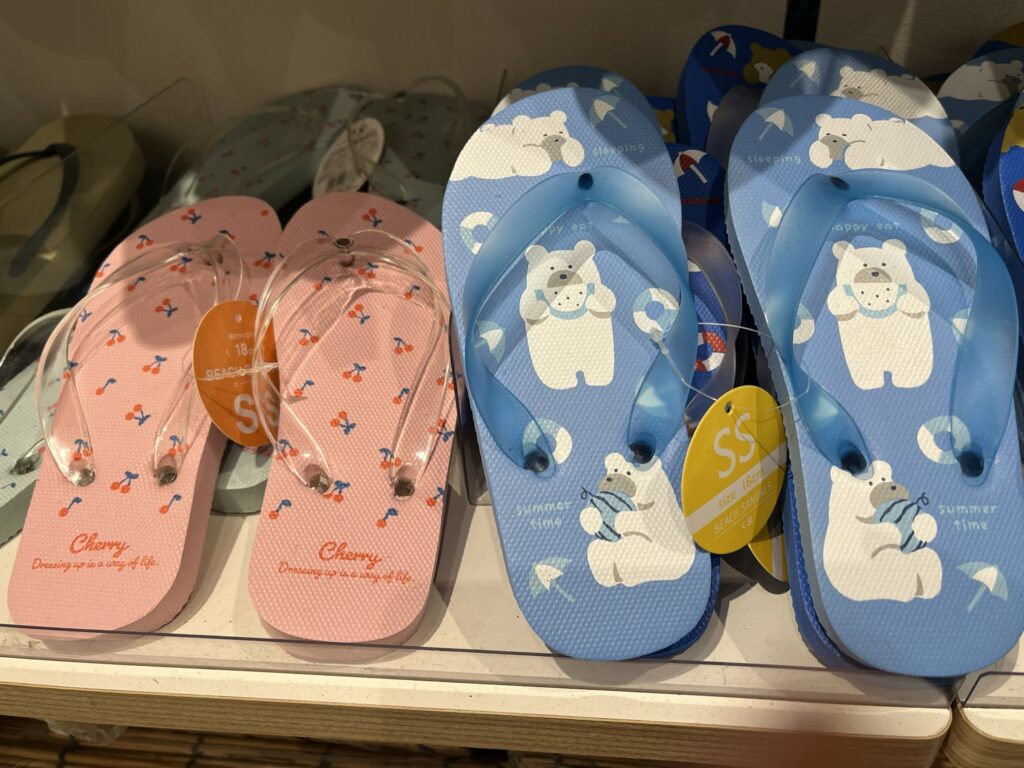 cando キャンドゥ夏を楽しむ準備はできてる？🍉 たくさん遊んでエンジョイしちゃおう😎 ◇110円 税込きらきらウォーターボム4952583063841 くすみカラービーチボール 4952583062370 グレイッシュシューター 4907692039034Instagram