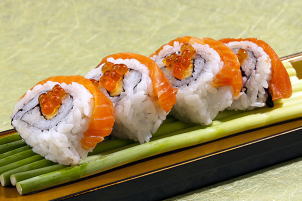 カリフォルニアロールとはどんなもの？なぜ海苔で巻かないの？すしマニア編集部がわかりやすく解説！ - フードマニア Food Mania by 旭屋出版