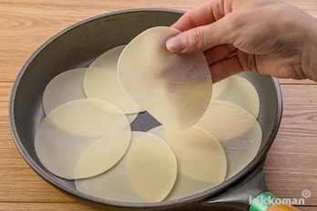 トースター仕上げ♪ 餃子の皮のマヨコーンピザ
