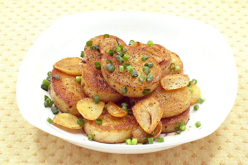 タンパク質ごはんの王様“鶏むね肉”の絶品おかず「鶏むね肉の皮パリチキンねぎソース」のつくり方。手軽においしく！元気で若々しい体に 長谷川弓子さん 料理家・栄養士1 2- 天然生活web