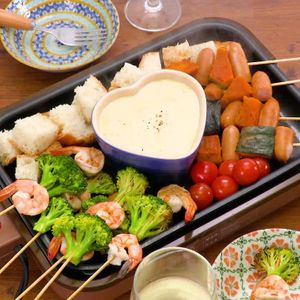 家飲みで確実にテンションが上がる、ラクウマなホットプレートおつまみレシピ - メシ通ホットペッパーグルメ