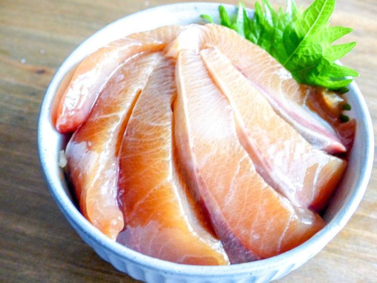 秘密のタレで絶品♪ 「ぶり漬け丼」の作り方