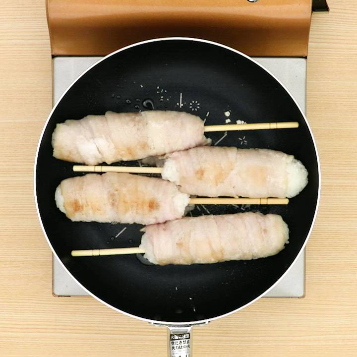 ごちそう肉巻きおにぎり チーズがのび〜る肉巻きおにぎり