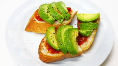 アボカド丸ごと1個使用！簡単おいしい「アボカドエッグトースト」 - 朝時間.jp
