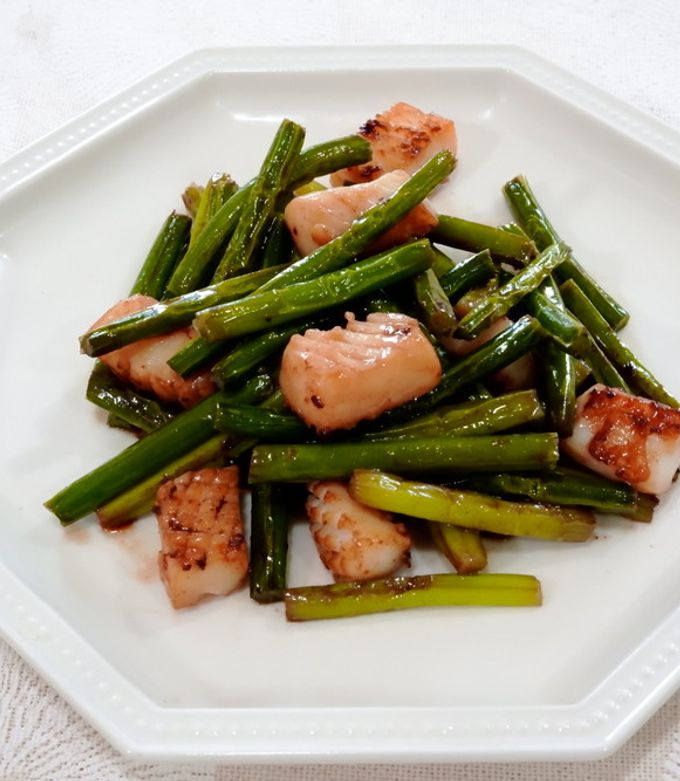 イカとニンニクの芽の炒め物