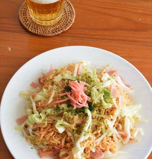 チキンラーメンで「悪魔のそばめし」。味付け不要、止まらない美味しさ&あんふぁん