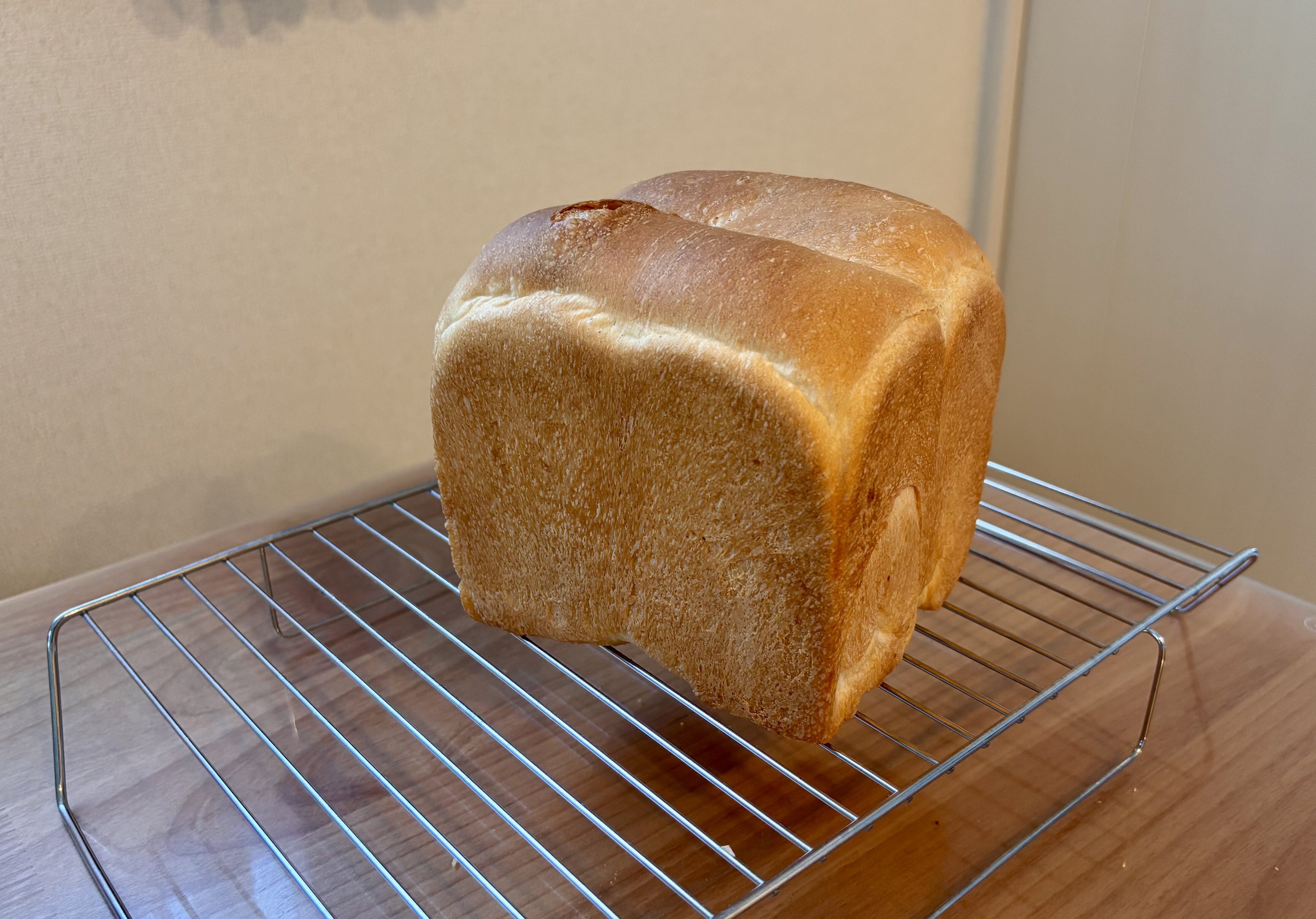 しっとり吸いつくようなやわらかさ！「やわ肌食パン」