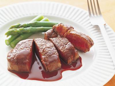 黒毛和牛・牛肉の「ヒレ」とは？ 部位の特徴・気になるカロリーとおいしいステーキの焼き方をご紹介します！ - ブランド和牛通販ショップの和桜通商