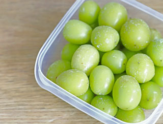 シャインマスカット、食べ頃迎えてます！ こんにちは♪あめのちはれ☔️☀️です！ 9月に入りましたね。あめのちはれは定休日の水曜日以外は9時から17時で毎日営業しています！ 品種が入れ替わっておりますのでお知らせします📢ブラックビートは、ご好評につき今期終売