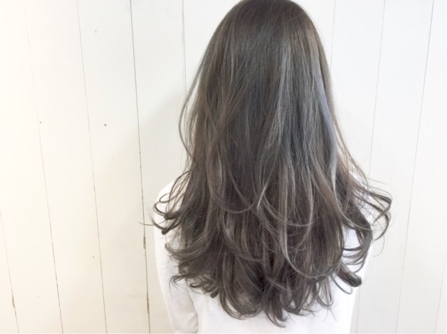 稲毛竜太シンプルに作れる暗めグレージュの レシピです😊 補色を入れなくても作れるので 簡単ですよ！アディクシーカラー ブリーチ カラー インナーカラー バレイヤージュ カラーレシピInstagram