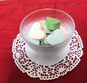 スターバックス新作「トーステッド ホワイト チョコレート フラペチーノ」“こんがり焼きチョコ”を表現 - ファッションプレス