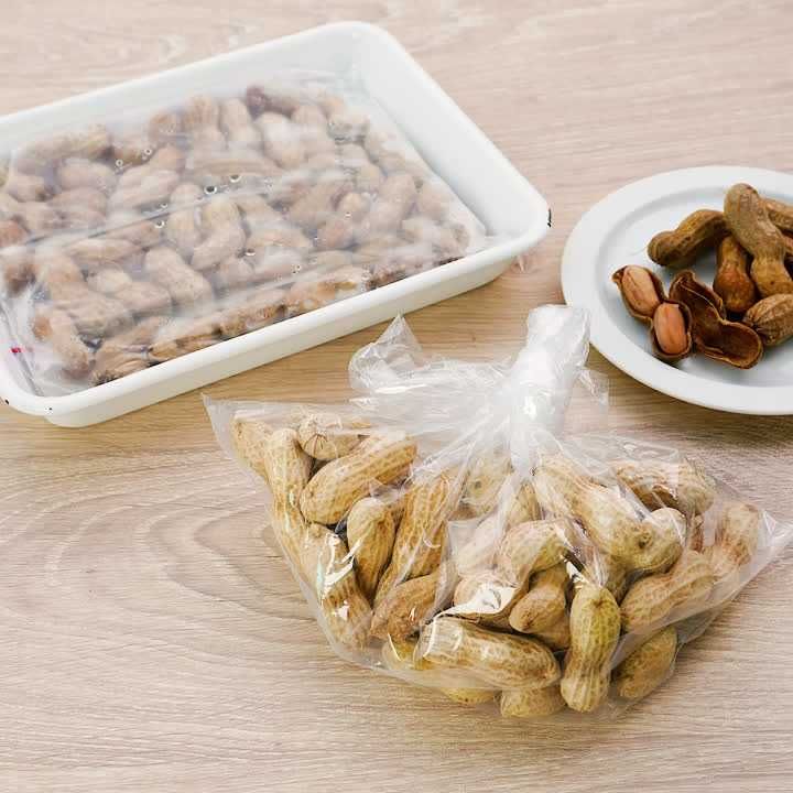 茹で落花生のゆで方です♪ 千葉県民なので、旬のもののご紹介です☺️✨ . 炒ったカリカリのもおいしいけど 茹でたてのホクホク落花生最高です！簡単なので是非✨ .ゆで落花生茹で落花生茹でピーナッツおおまさり落花生ピーナッツオーガニック無農薬無