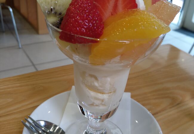 フルーツパーラーゴトー浅草に暮らす