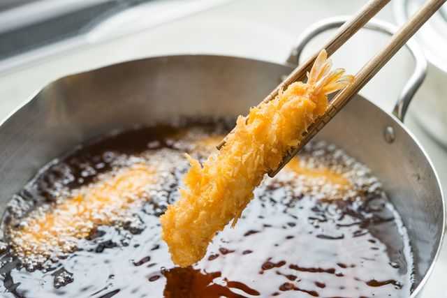 下処理も解説 ピンと真っすぐ！えびフライの作り方。プリッとジューシーに仕上げるプロのコツ三越伊勢丹の食メディアFOODIE フーディー