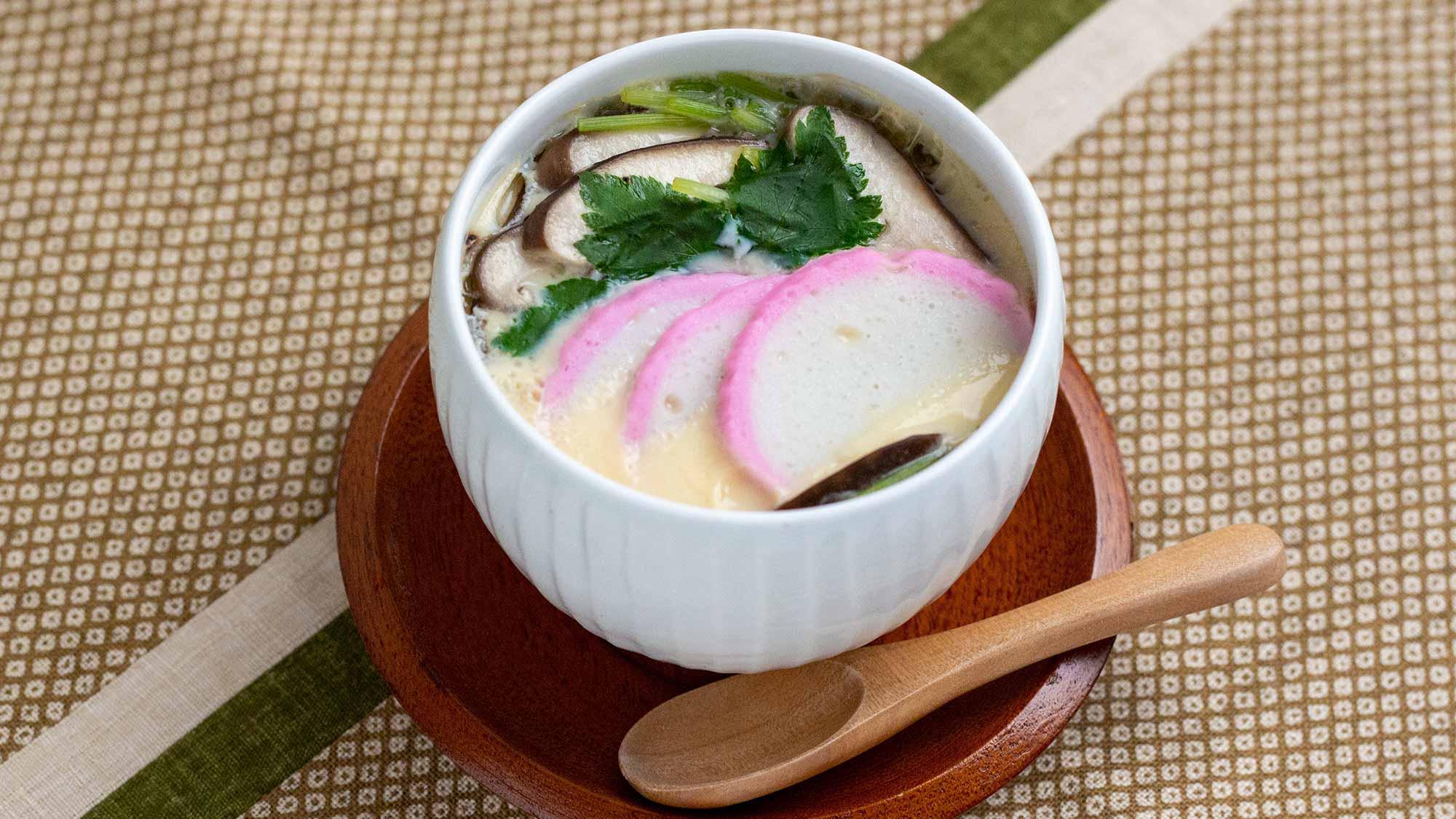 フライパンで簡単♪ 黄金比で失敗しない“茶碗蒸し”の作り方 に挑戦！具材が沈まずに仕上がるコツも『あたらしい日日』こんな時代のニューノーマルな暮らし方。食と農、生活情報をお届けします