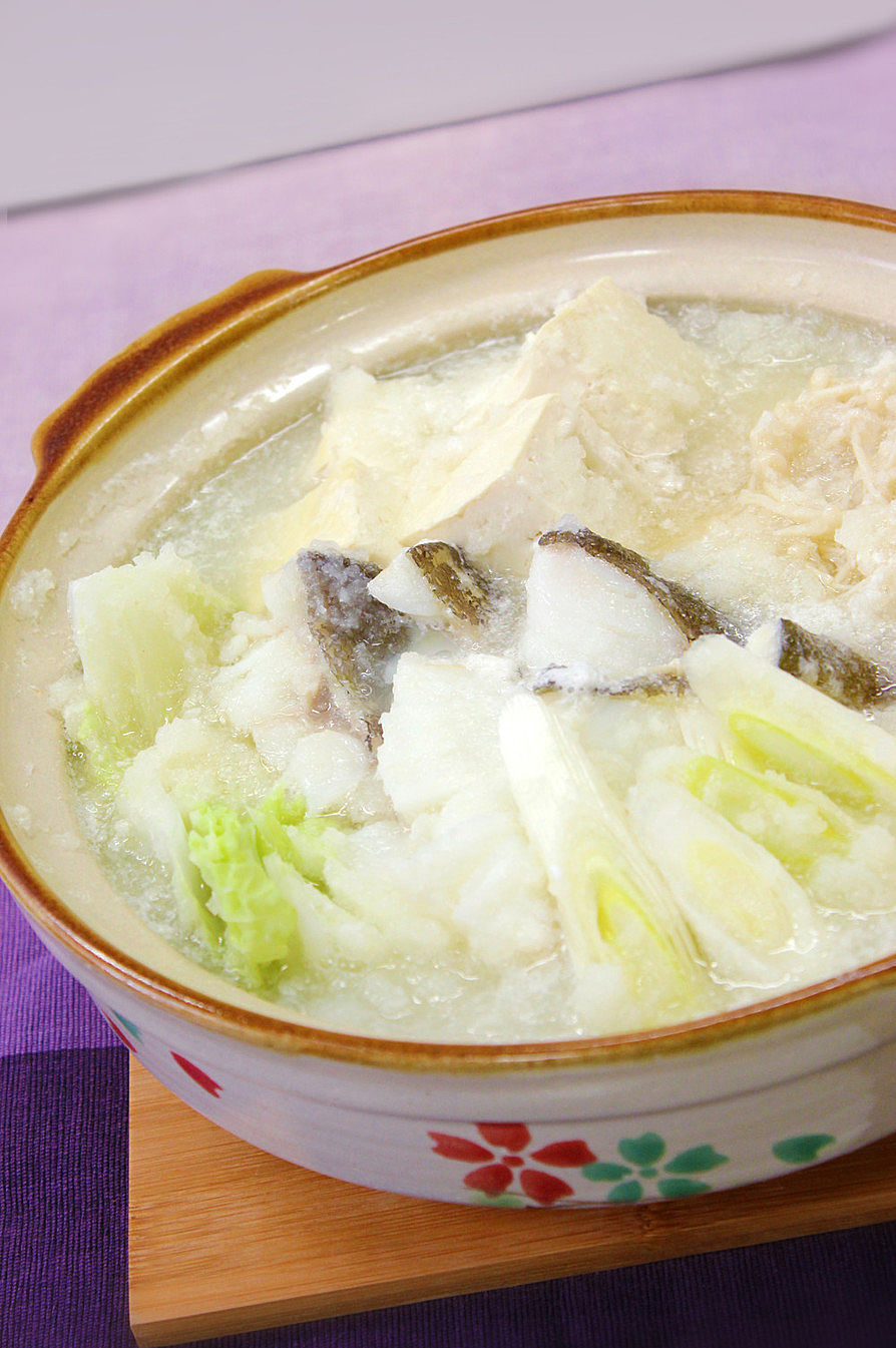 俳優・升毅流の湯豆腐 鱈も野菜もたっぷりな旬の味、もみじおろしでさっぱりとNEWSポストセブン
