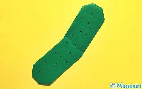 簡単折り紙『キュウリ』の折り方How to fold origami “Cucumber”