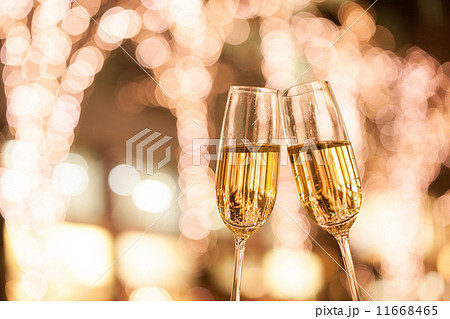 シャンパントースト、シャンパンサーベル シャンパンを使った結婚式の演出アイデアマイナビウエディング プレミアムヴェニュ