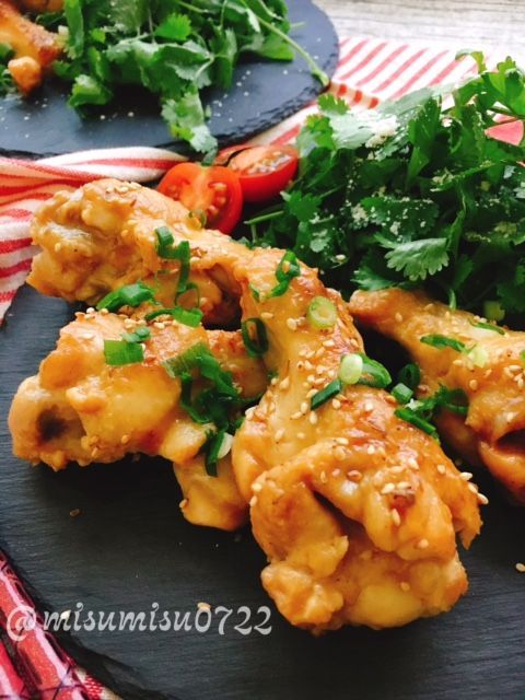 フライパン１つで手軽に♪鶏手羽元と大根の味噌煮