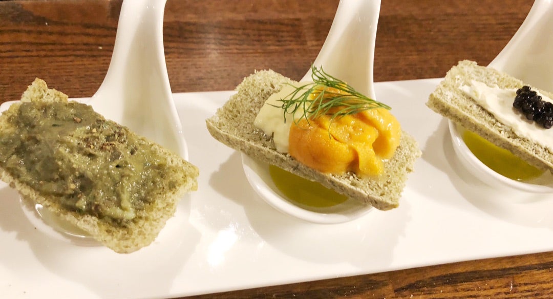アミューズ ブーシュ、イサキのマリネ ガスパチョ 北イタリア・ピエモンテ産ヘーゼルナッツ Amuse-bouche, marinated isaki,gazpacho featuring hazelnuts from Piedmont, northern ItalyEsterreエステールPalaceHotelTokyoパレスホテル東京