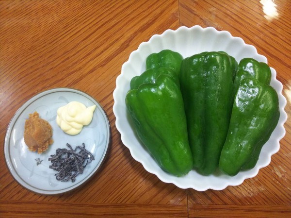 ピーマンを大量買いしたら丸ごと冷凍で決まり！苦みが和らぐ調理法も♪ 暮らしニスタ